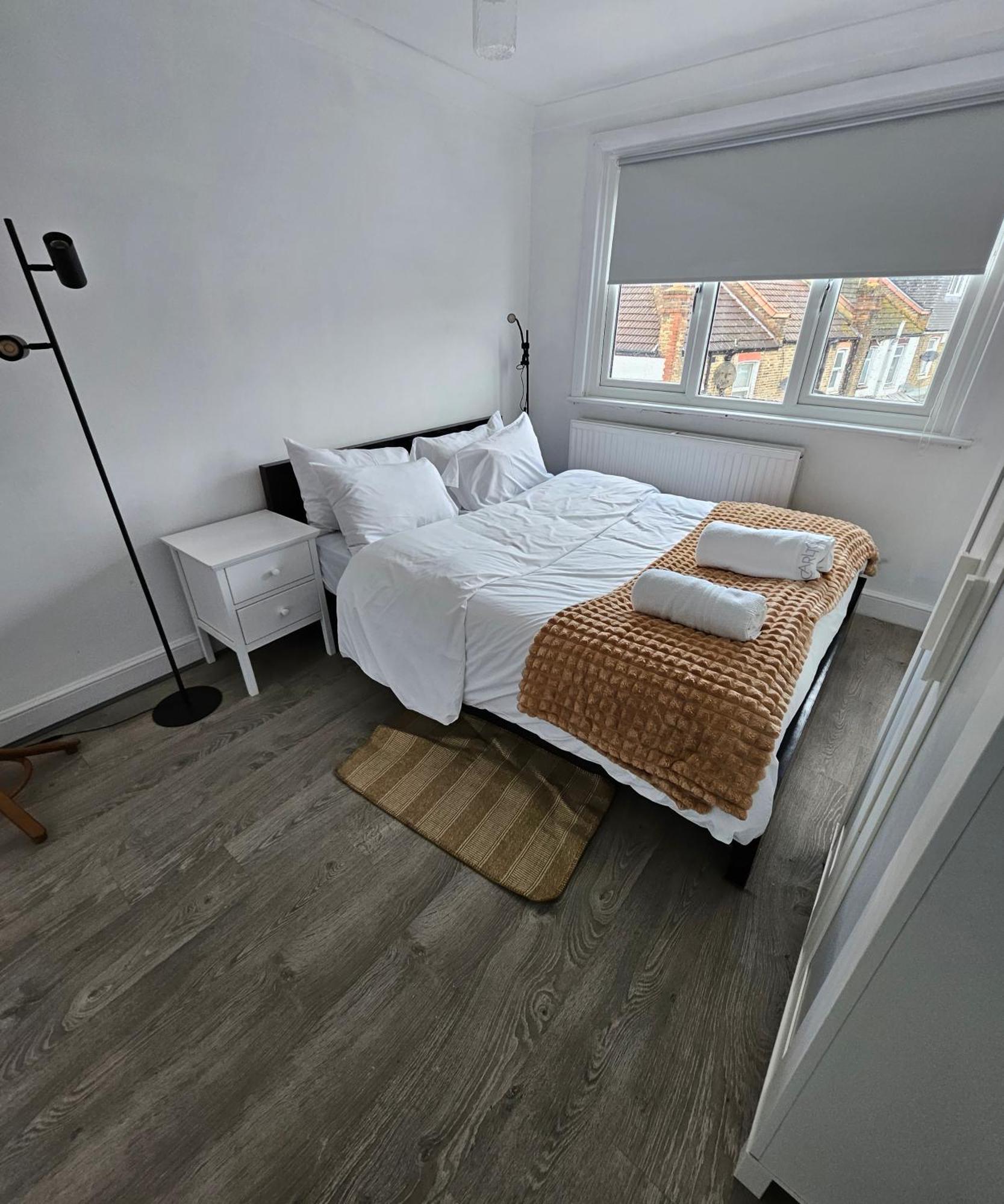 Wembley London Lovely 6 Bed House Sleeps Up To 14 Экстерьер фото