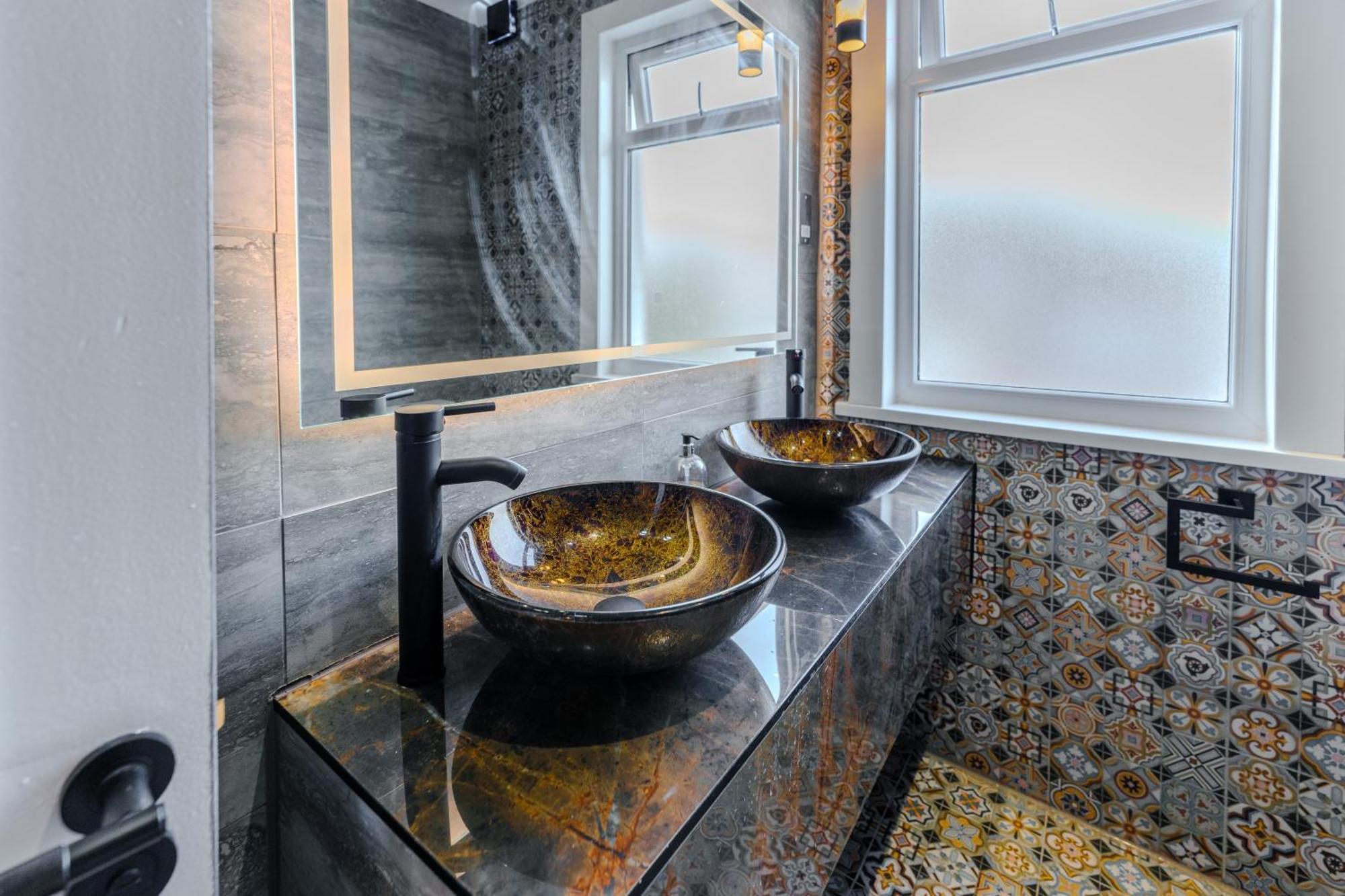 Wembley London Lovely 6 Bed House Sleeps Up To 14 Экстерьер фото